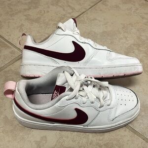 Nike - Maroon -Size US 4Y excellent condition